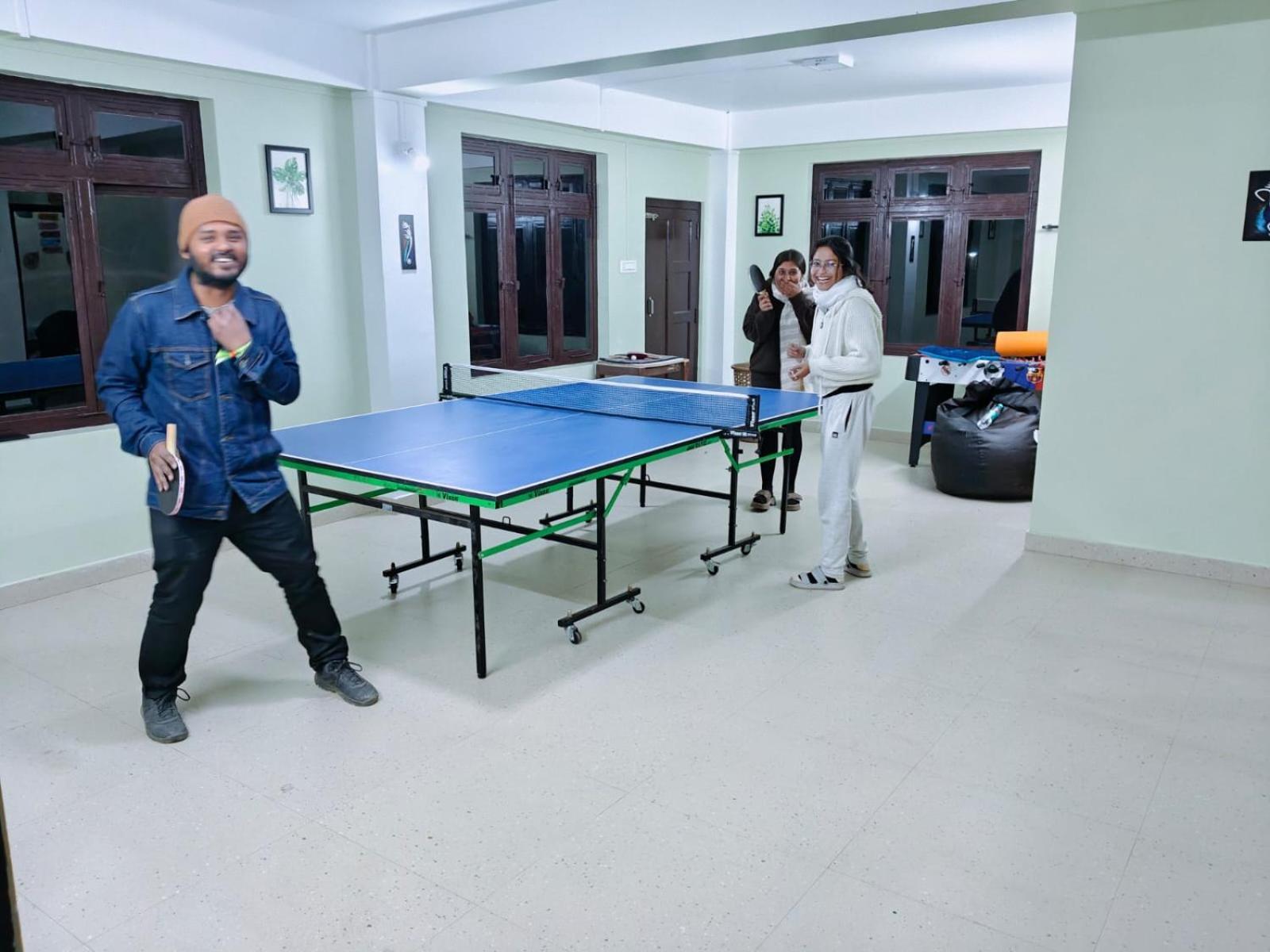 Xtsy Travellers Hostel Shillong Exterior foto