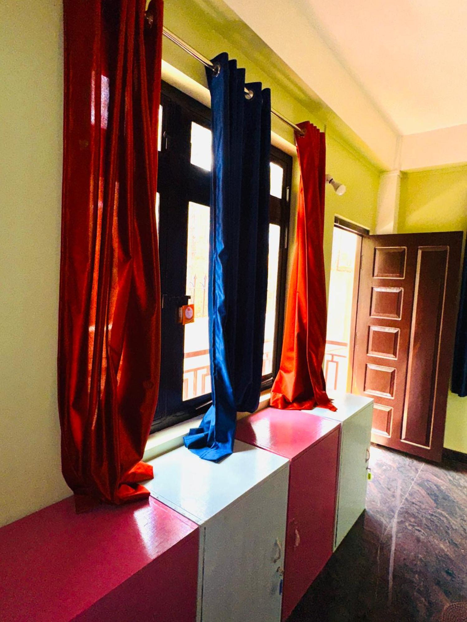 Xtsy Travellers Hostel Shillong Exterior foto