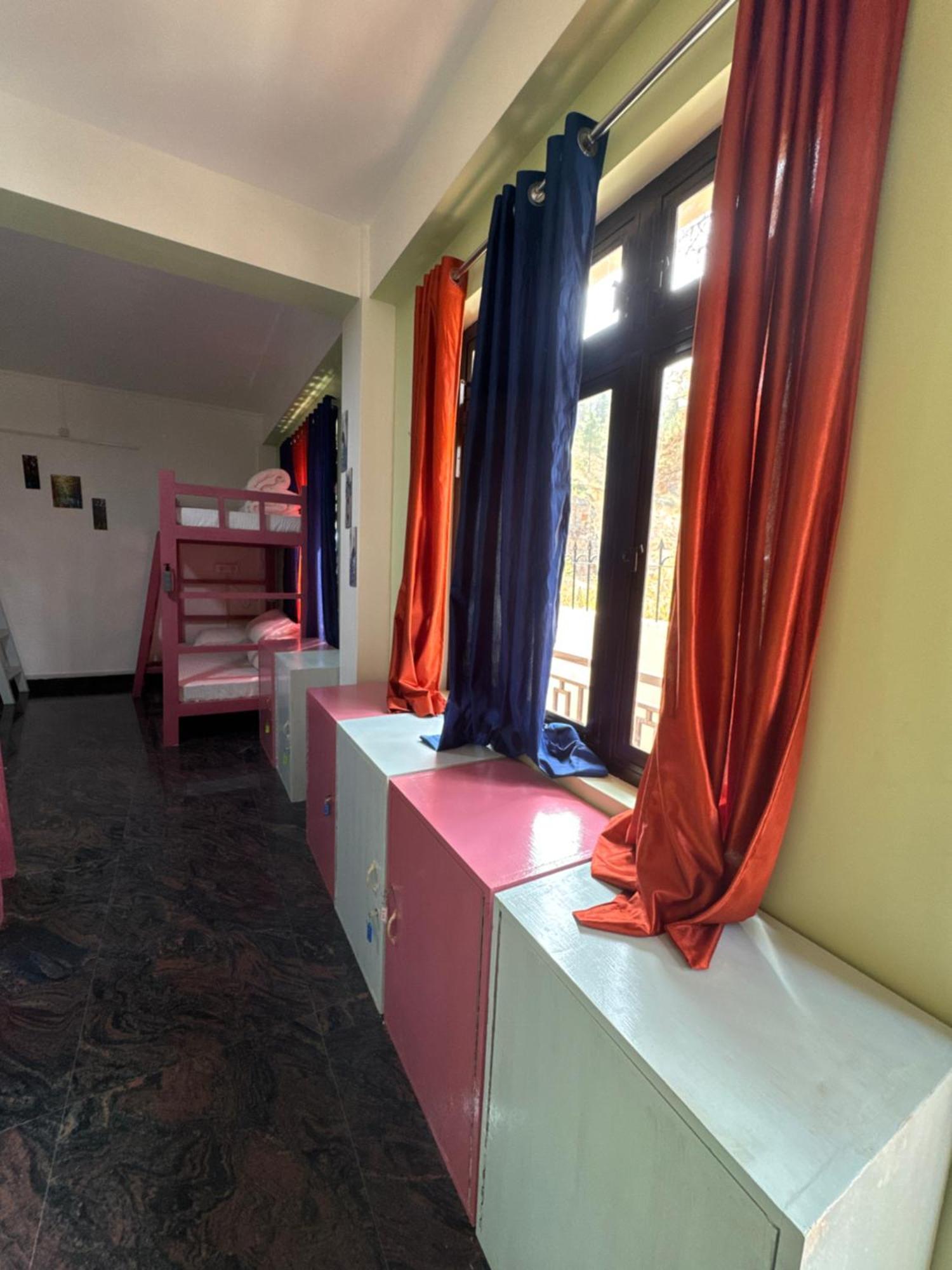 Xtsy Travellers Hostel Shillong Exterior foto